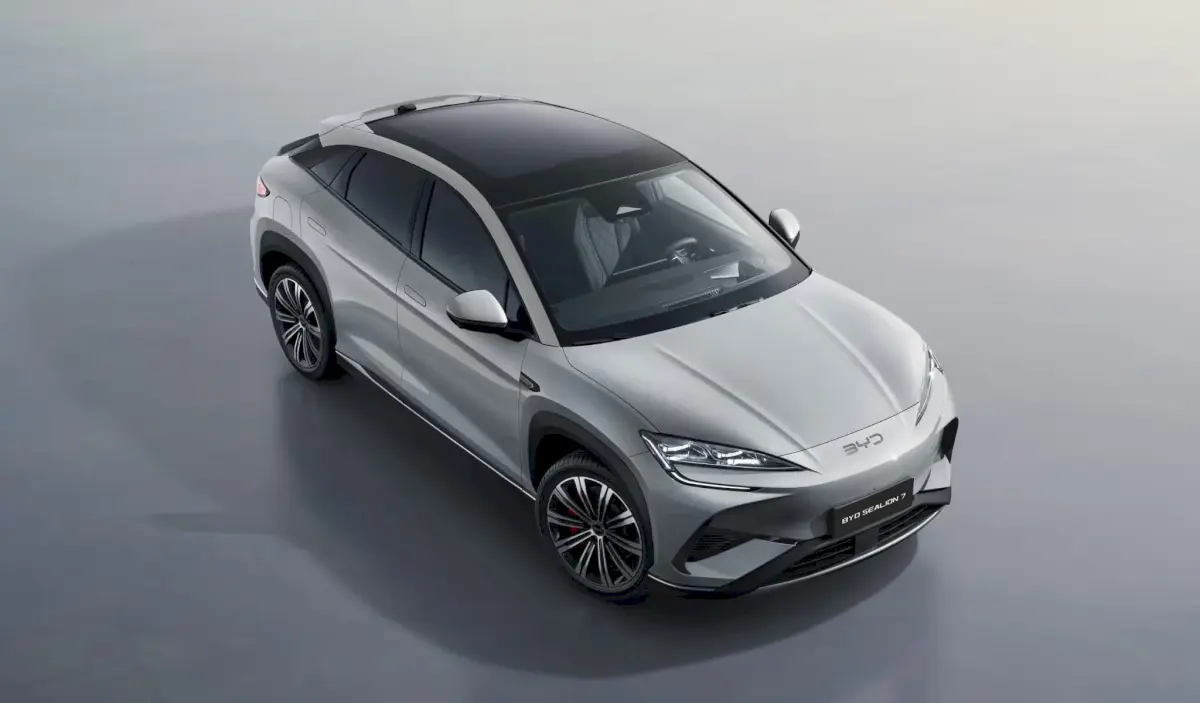 BYD Sealion 7 boční profil