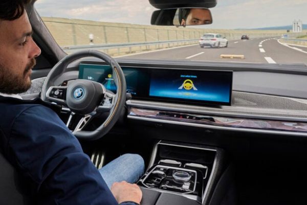 BMW řady 7 s autonomním řízením Level 3 Personal Pilot L3