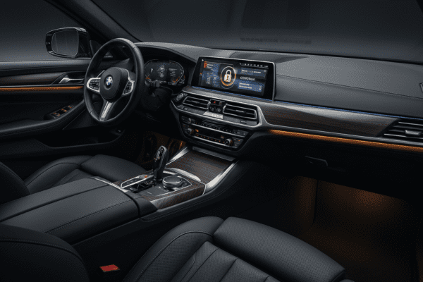 BMW interiér s uzamčenou funkcí na obrazovce — předplatné v autech