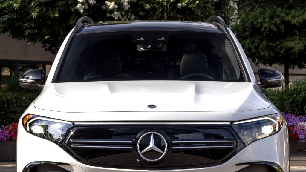 Mercedes-Benz EQB – elektrický crossover svolávaný potřetí kvůli vadným bateriím Farasis