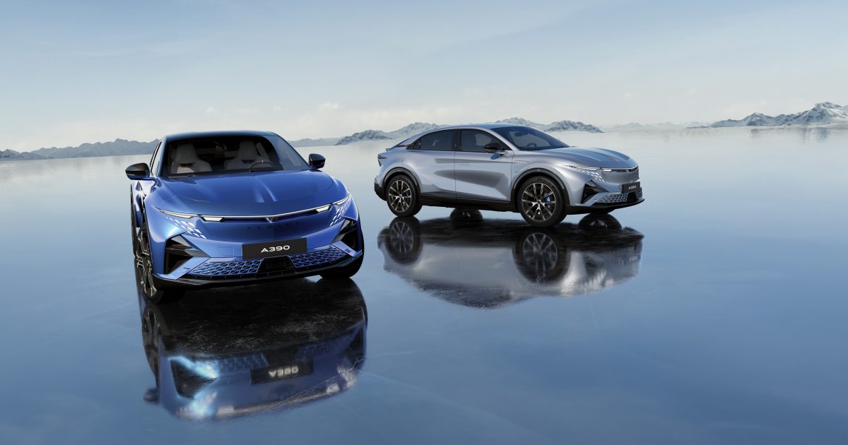 Alpine A390 Electric - dva vozy v barvách Bleu Alpine Vision a Argent Mercure