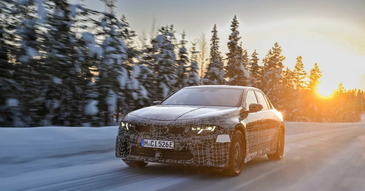 BMW i3 Neue Klasse prototyp při zimních testech v Arjeplogu