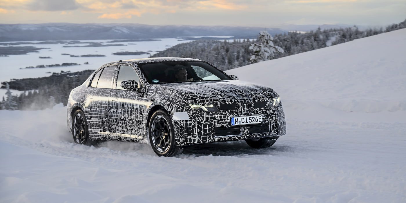 BMW i3 Neue Klasse sedan prototyp při testování