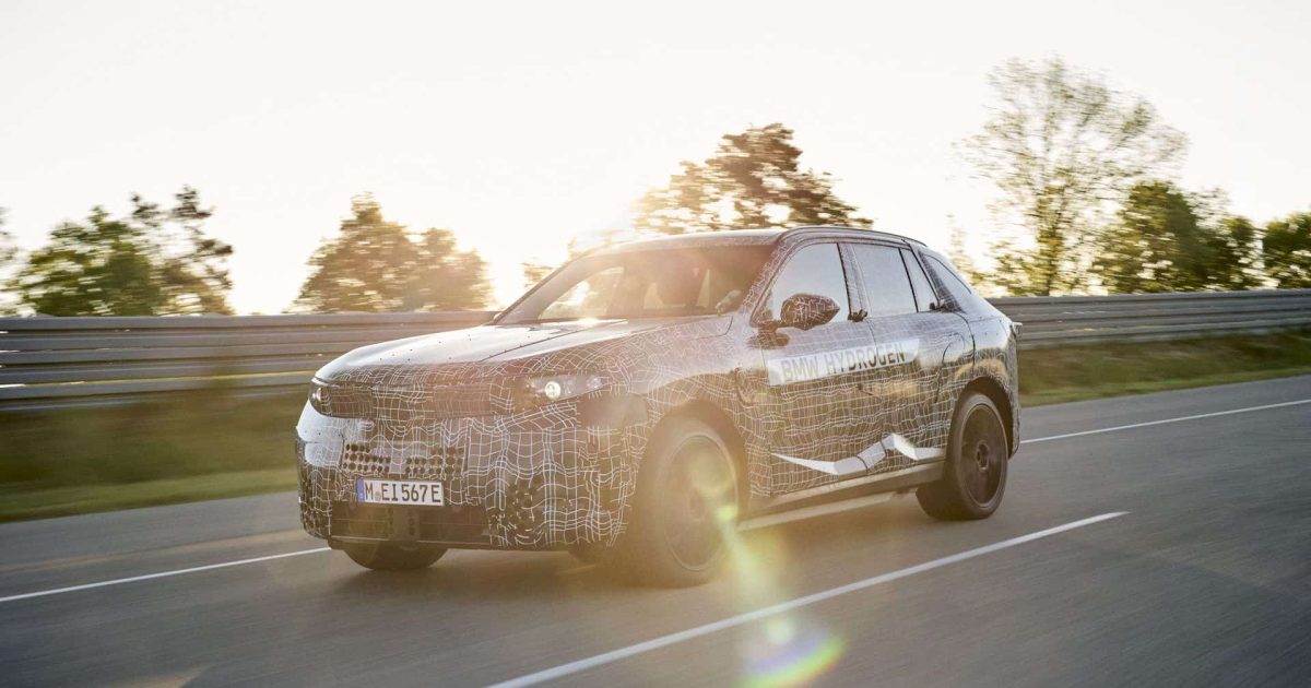 BMW iX5 Hydrogen prototyp na silnici
