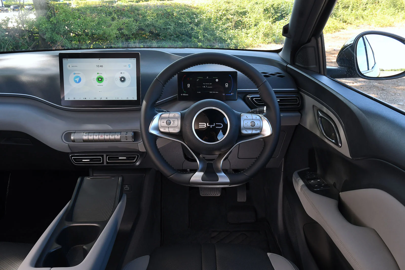 BYD Dolphin Surf 2025 - interiér a palubní deska