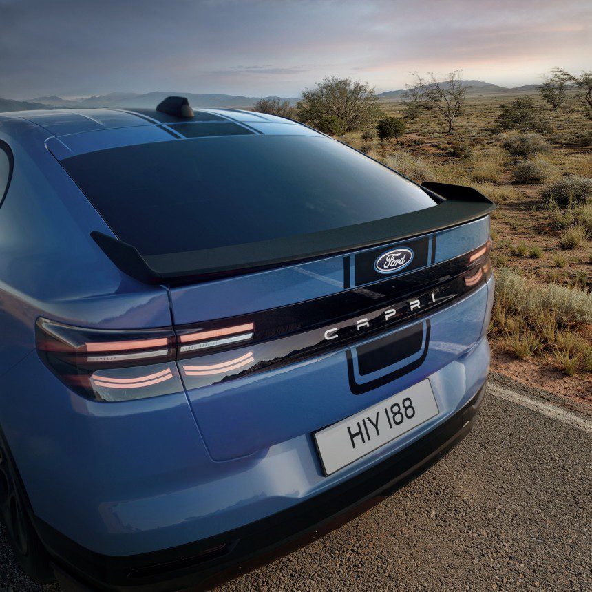 Ford Capri Collection 2026 interiér s modrými akcenty