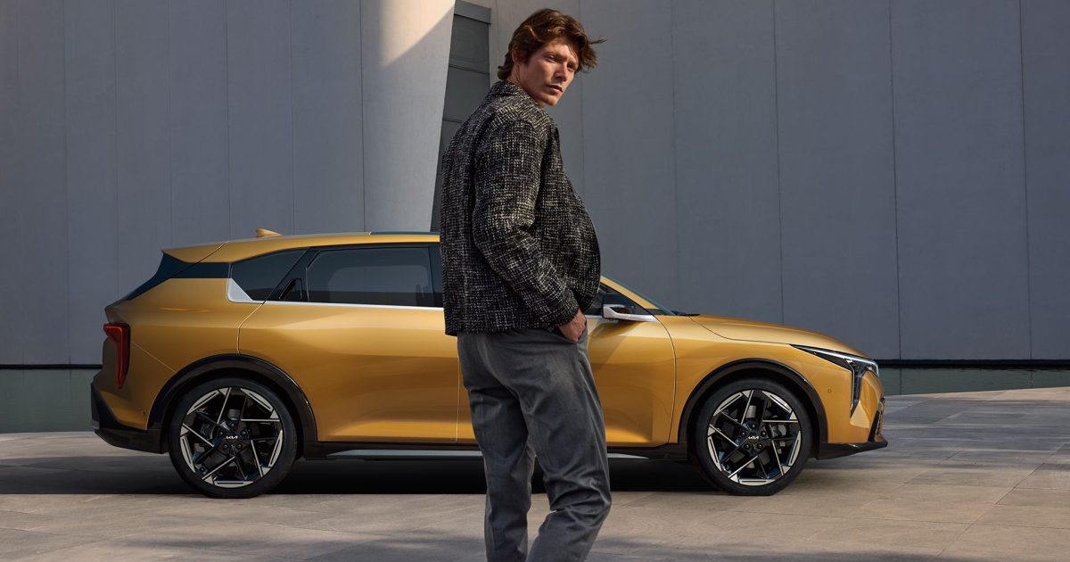 Kia K4 2026 hatchback boční pohled GT-Line