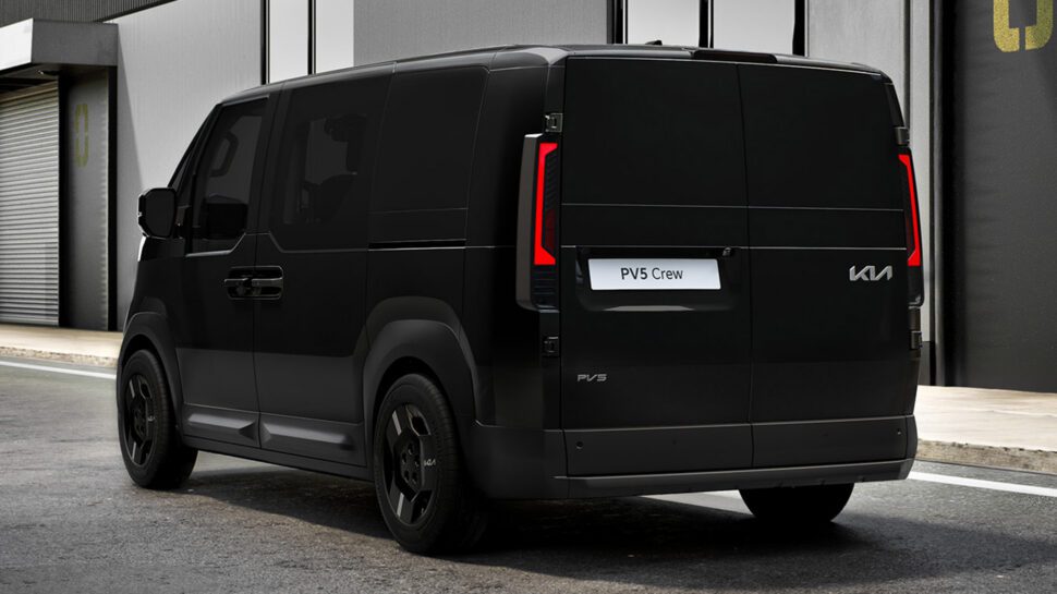 Kia PV5 Cargo Double Cab zezadu