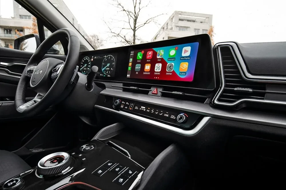 Kia Sportage 2026 interiér s dvěma 12,3 displeji a head-up displejem