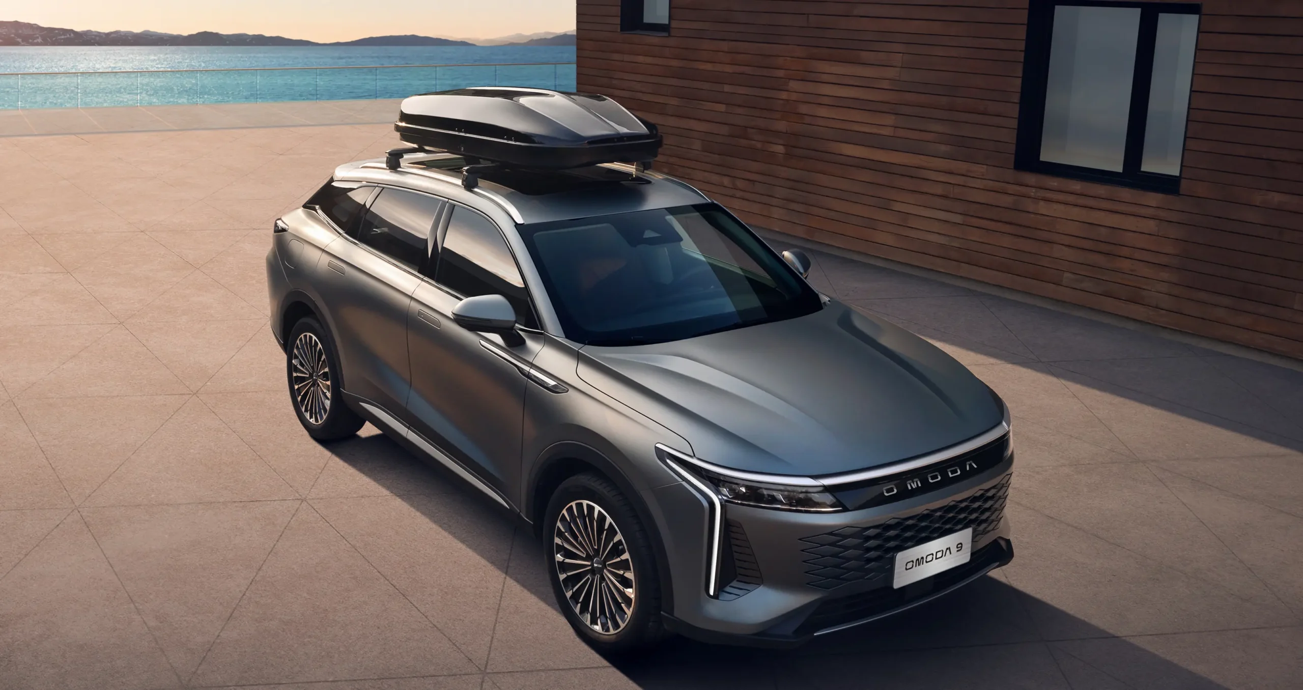 Omoda 9 SHS — zadní partie a designové prvky