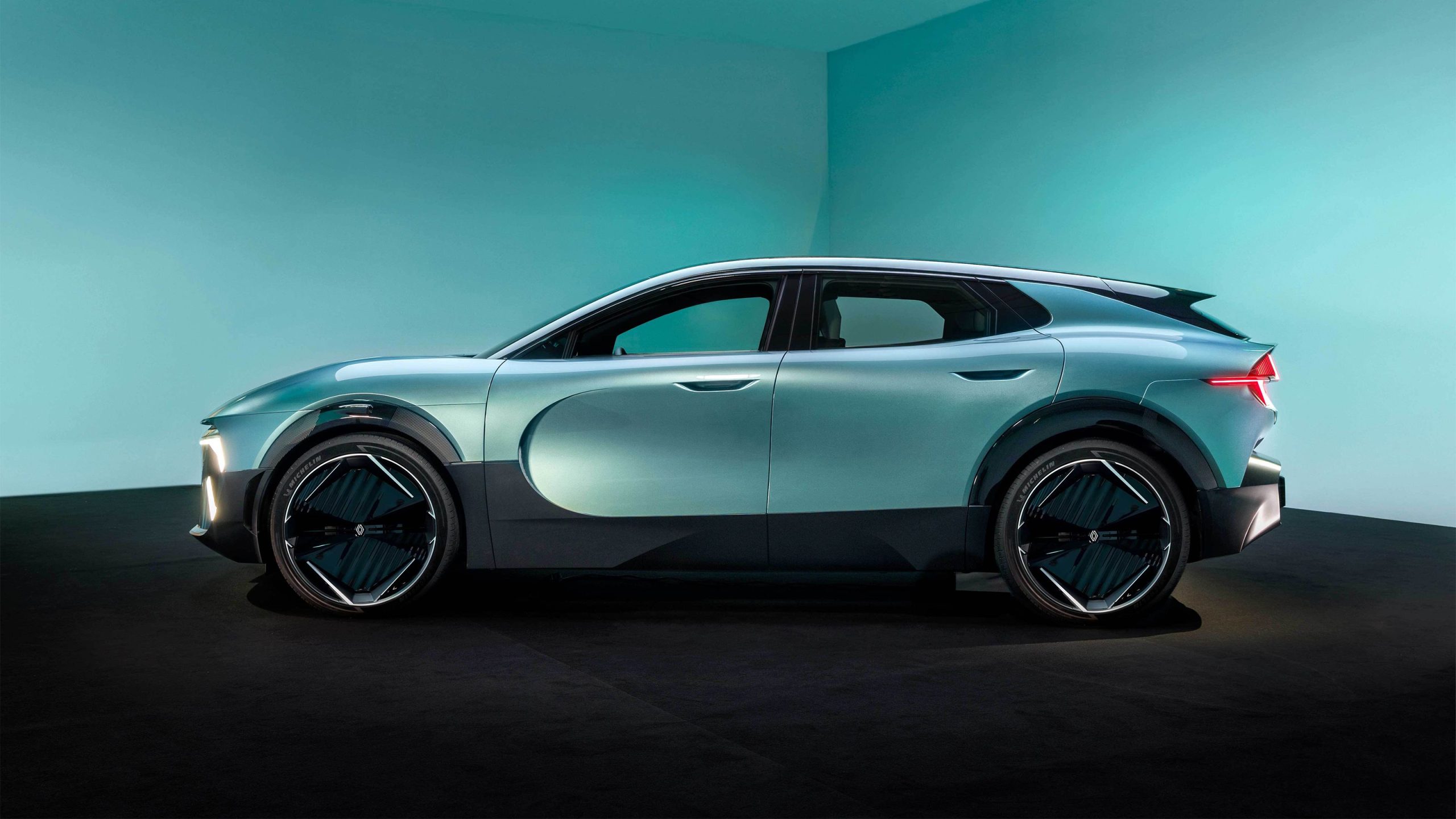 Renault Embleme concept – budoucí vůz s range extenderem