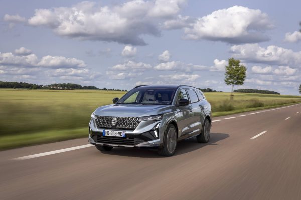Renault Espace full hybrid E-Tech Iconic MY2026