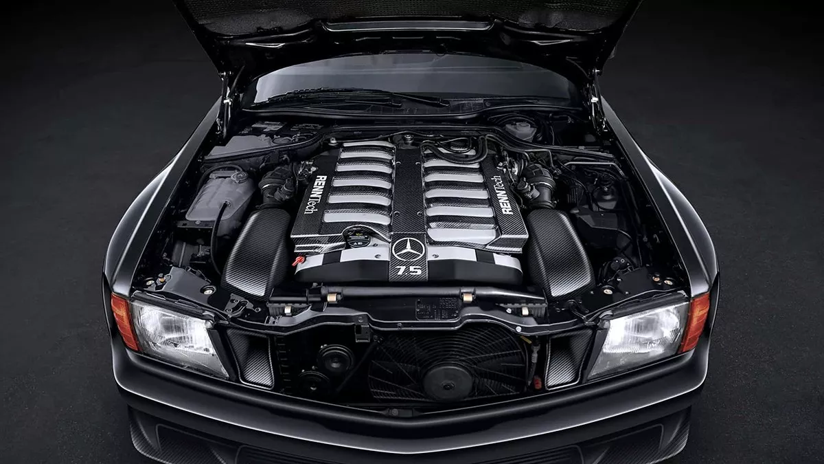 Renntech SEC V12 Widebody z přední perspektivy