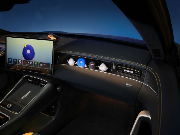 SAIC Z7 interiér – digitální přístrojový štít a tři displeje