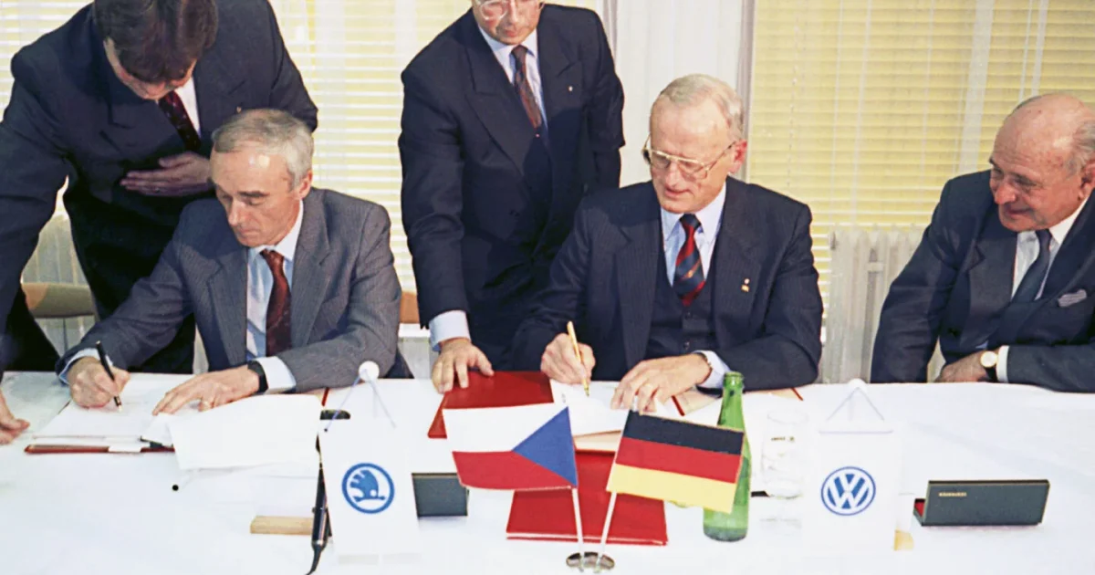 Podpis dohody mezi Škodou a Volkswagenem v roce 1991