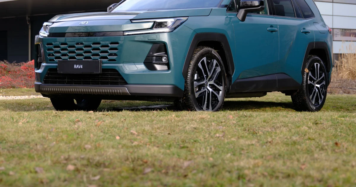 Toyota RAV4 hybrid 2026