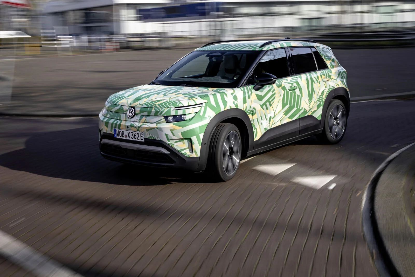 Volkswagen ID. Cross – přední třičtvrtinový pohled s maskovací fólií