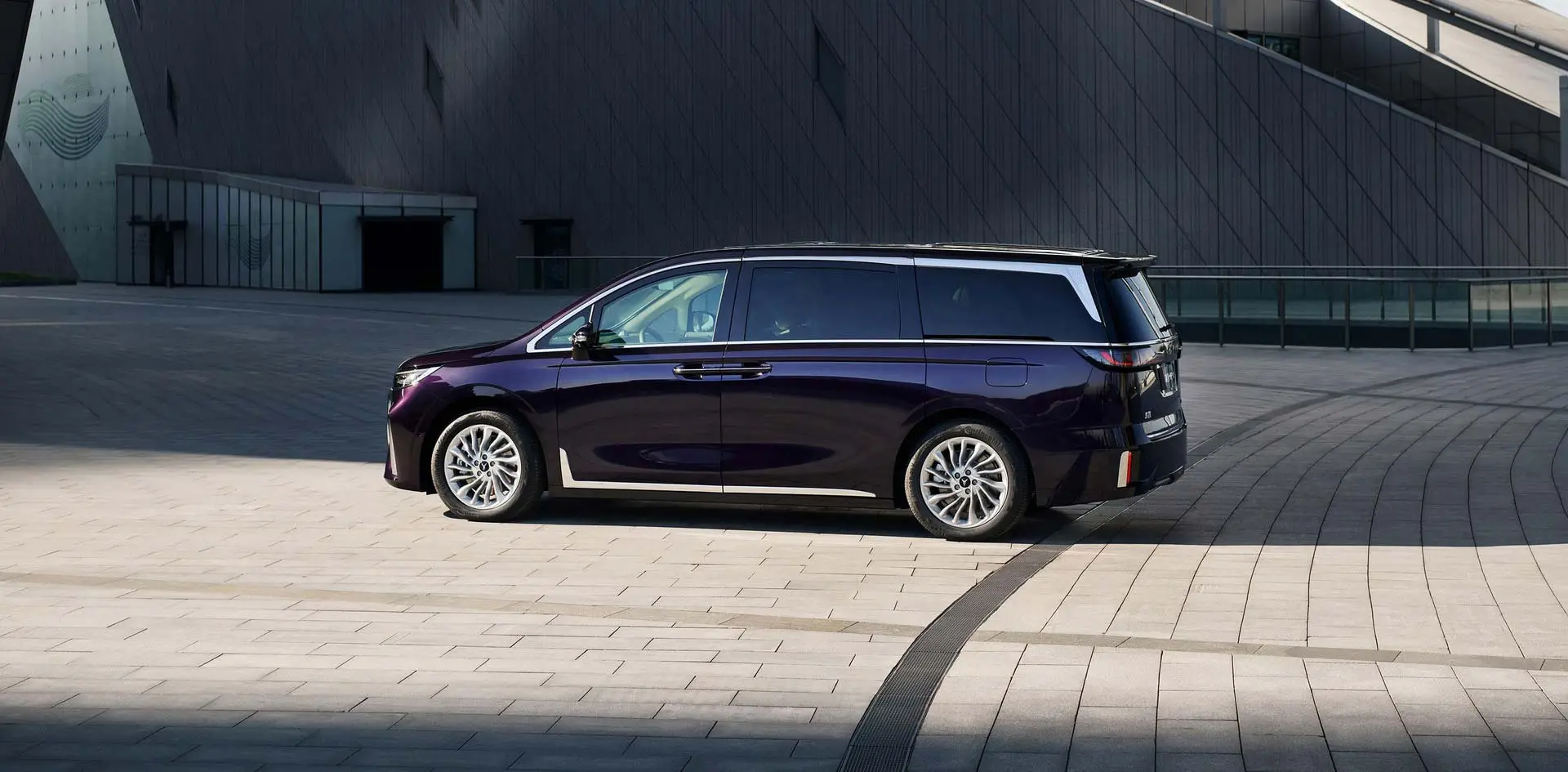 Voyah Dream exteriér - boční profil vozu