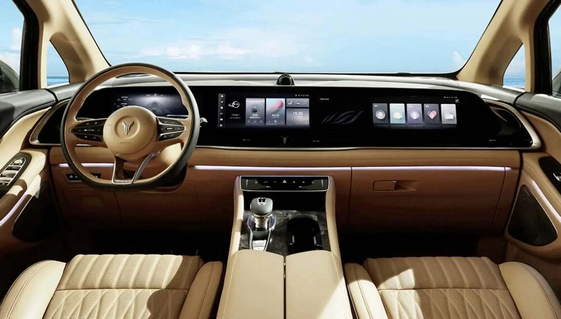 Voyah Dream interiér - panoramatická přístrojová deska se třemi displeji