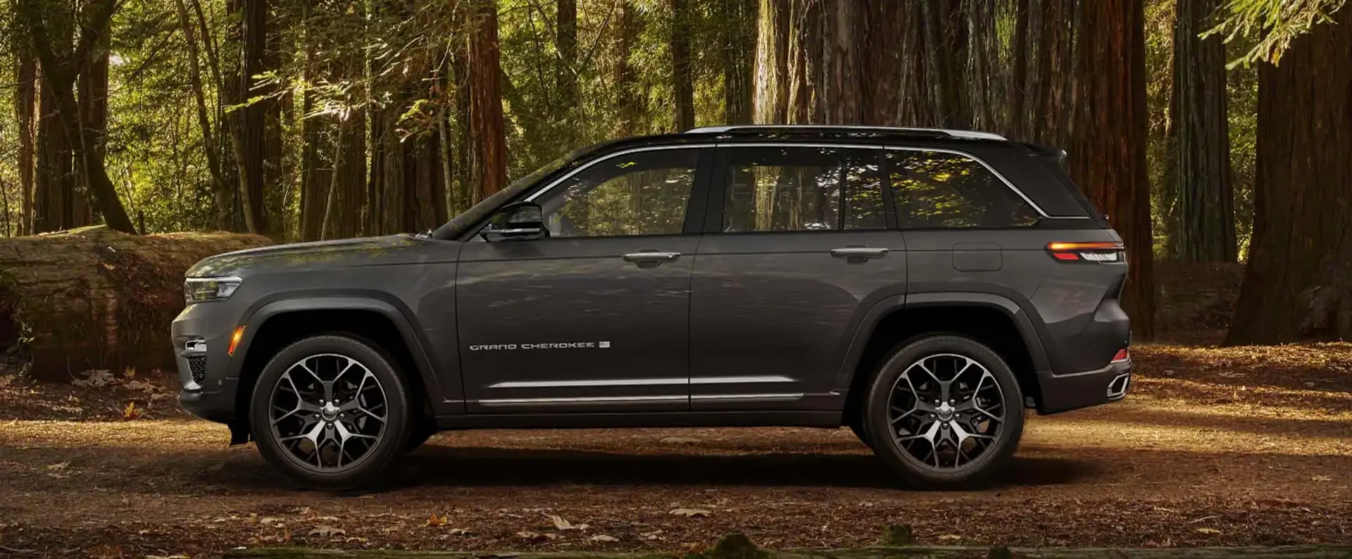 Jeep Grand Cherokee z bočního pohledu