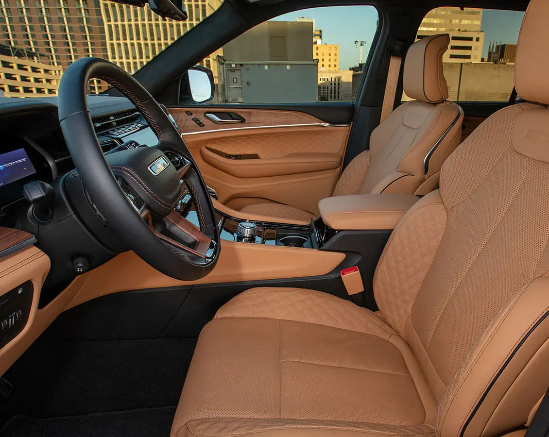 Jeep Grand Cherokee detailní pohled interiéru