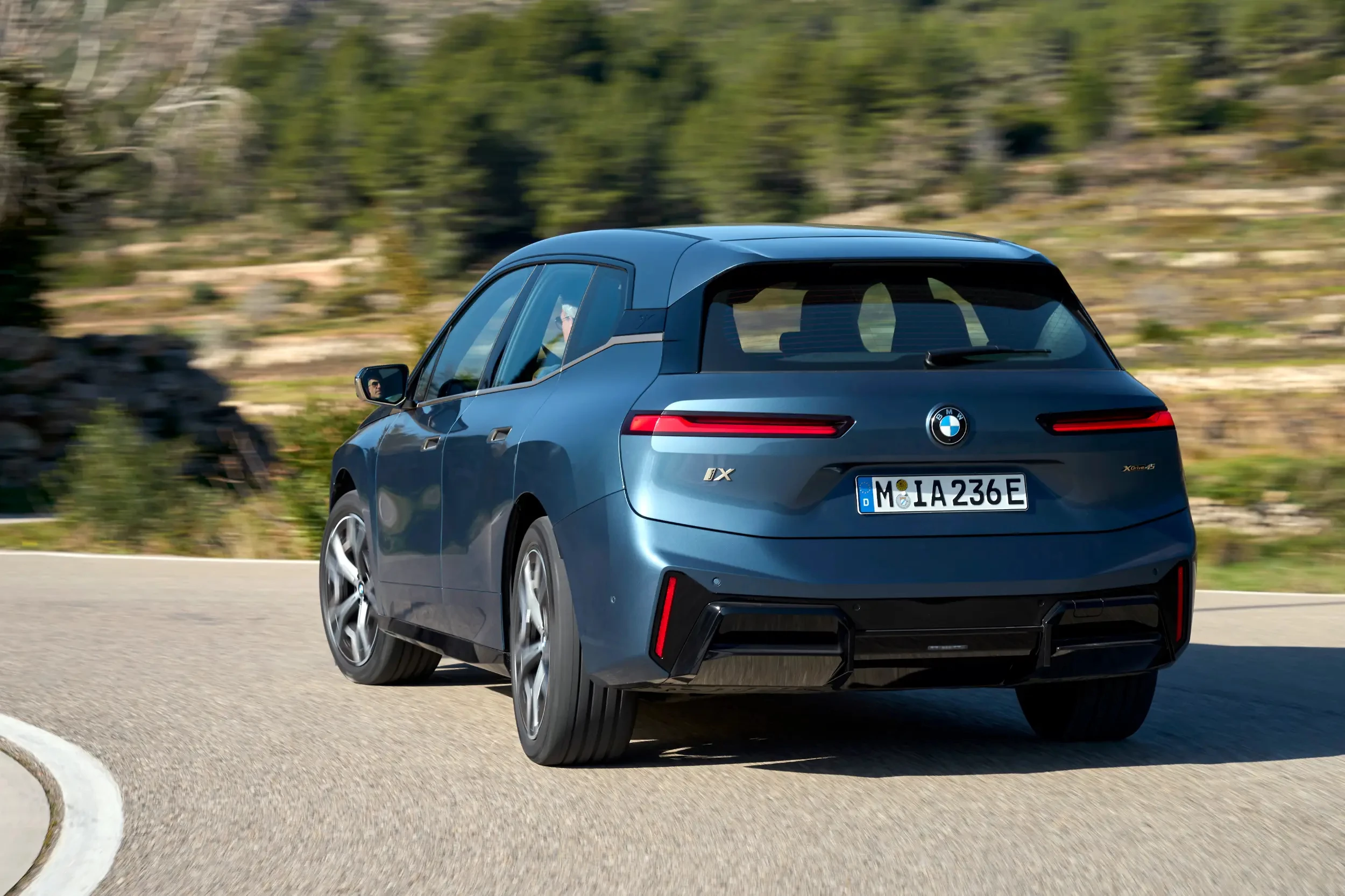 BMW iX - příklad německého prémiového elektromobilu