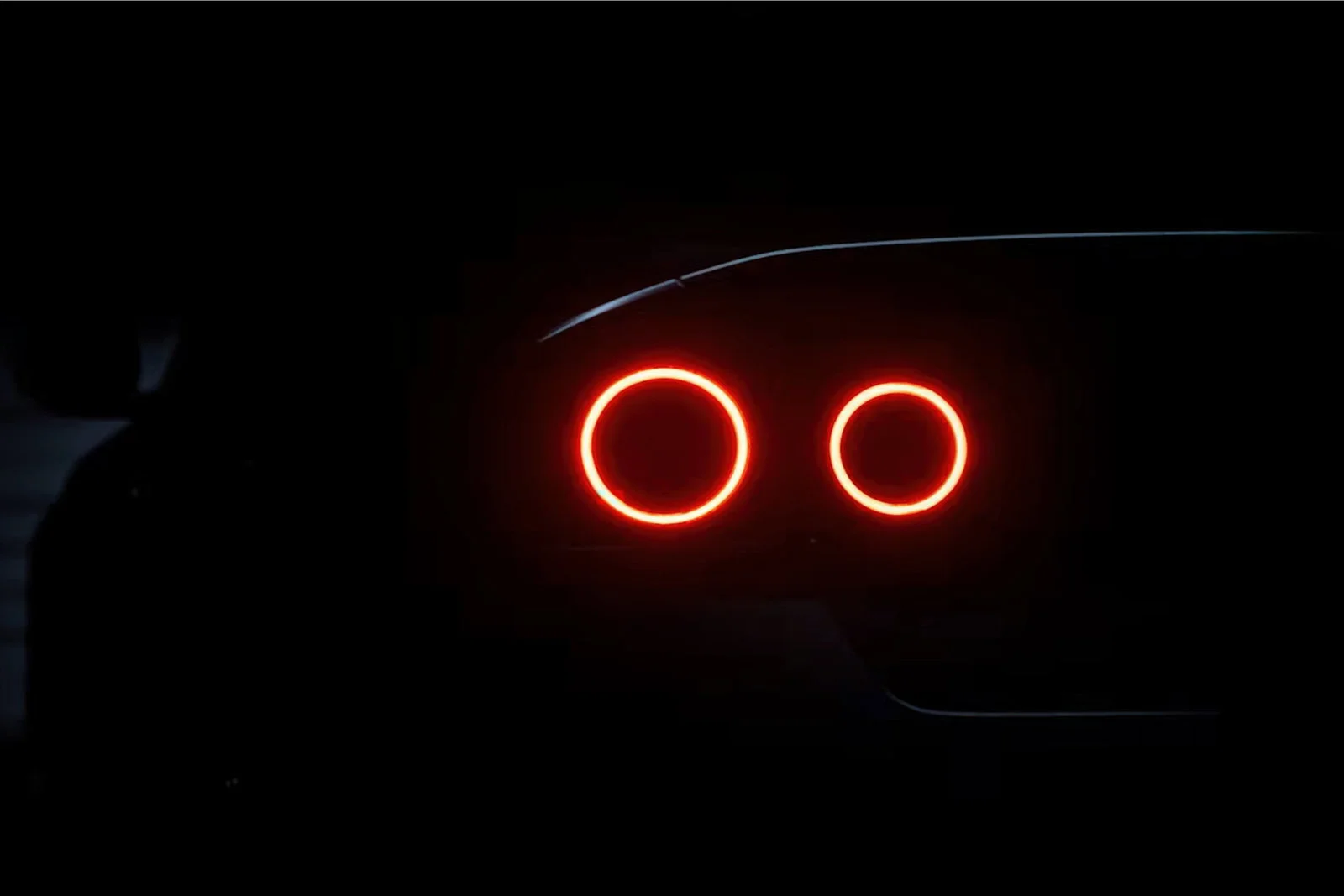 Nový Nissan Skyline 2028 — detail kulatých zadních světel