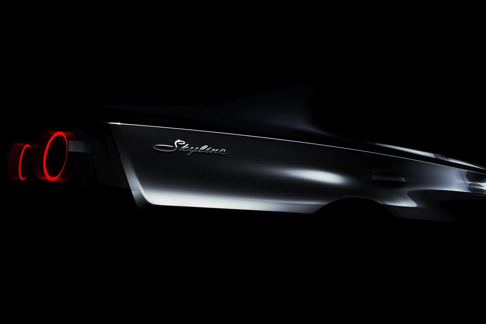 Nový Nissan Skyline 2028 — zadní část s kurzivním nápisem Skyline a kulatými koncovými světly