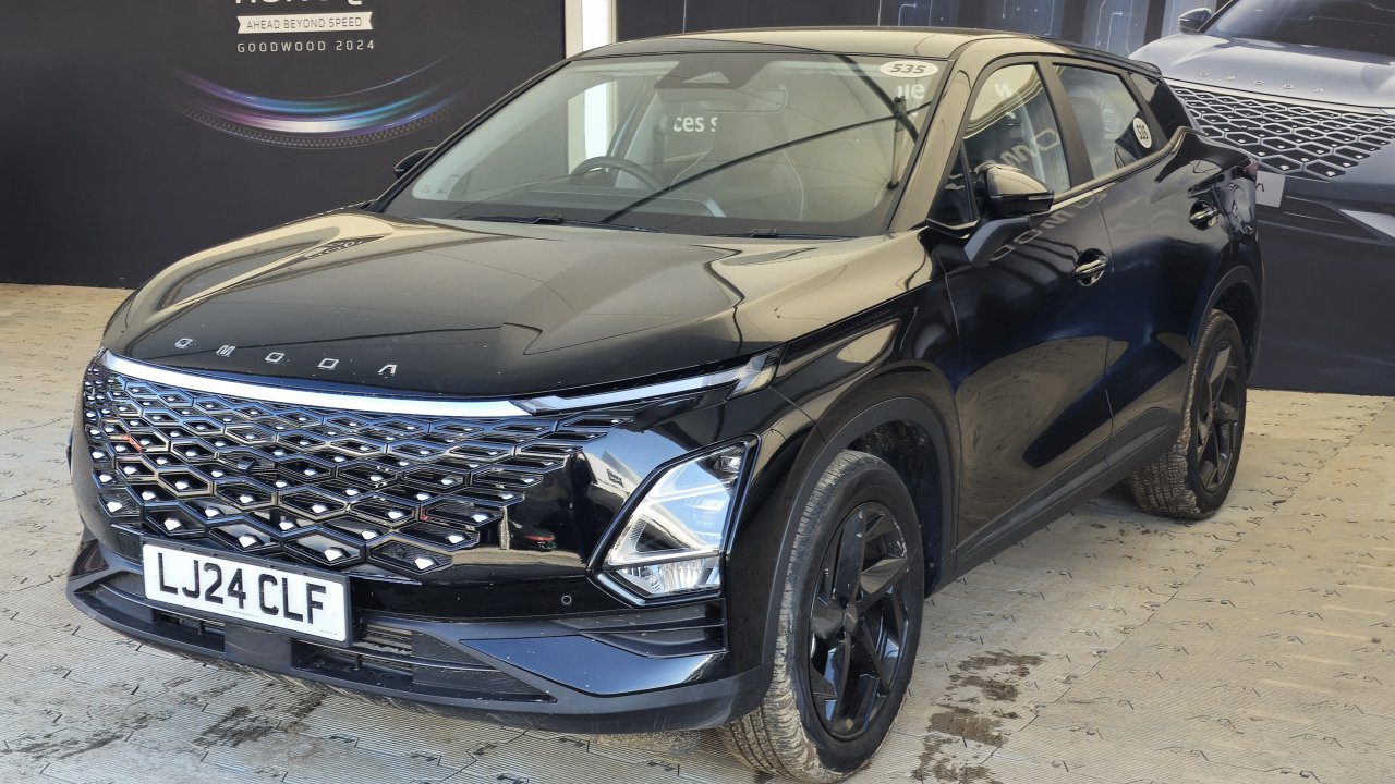 Omoda 5 se v ČR v roce 2025 prodala 670x jako benzin, jen 24x jako elektromobil