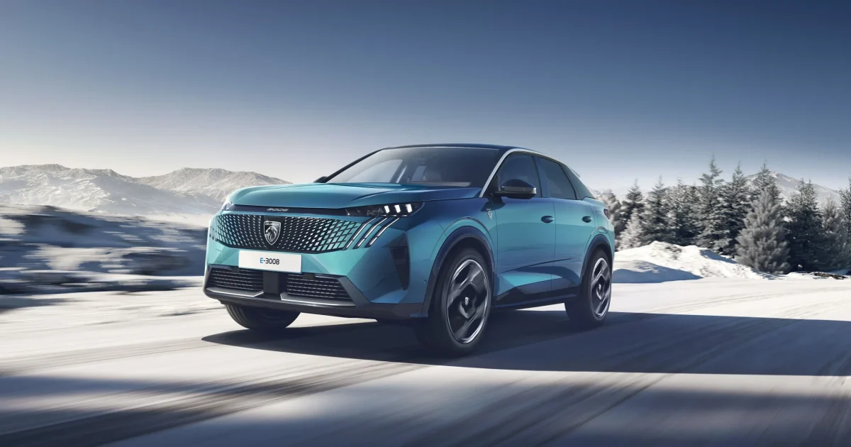 Peugeot E-3008 Dual Motor exteriér v zimní krajině