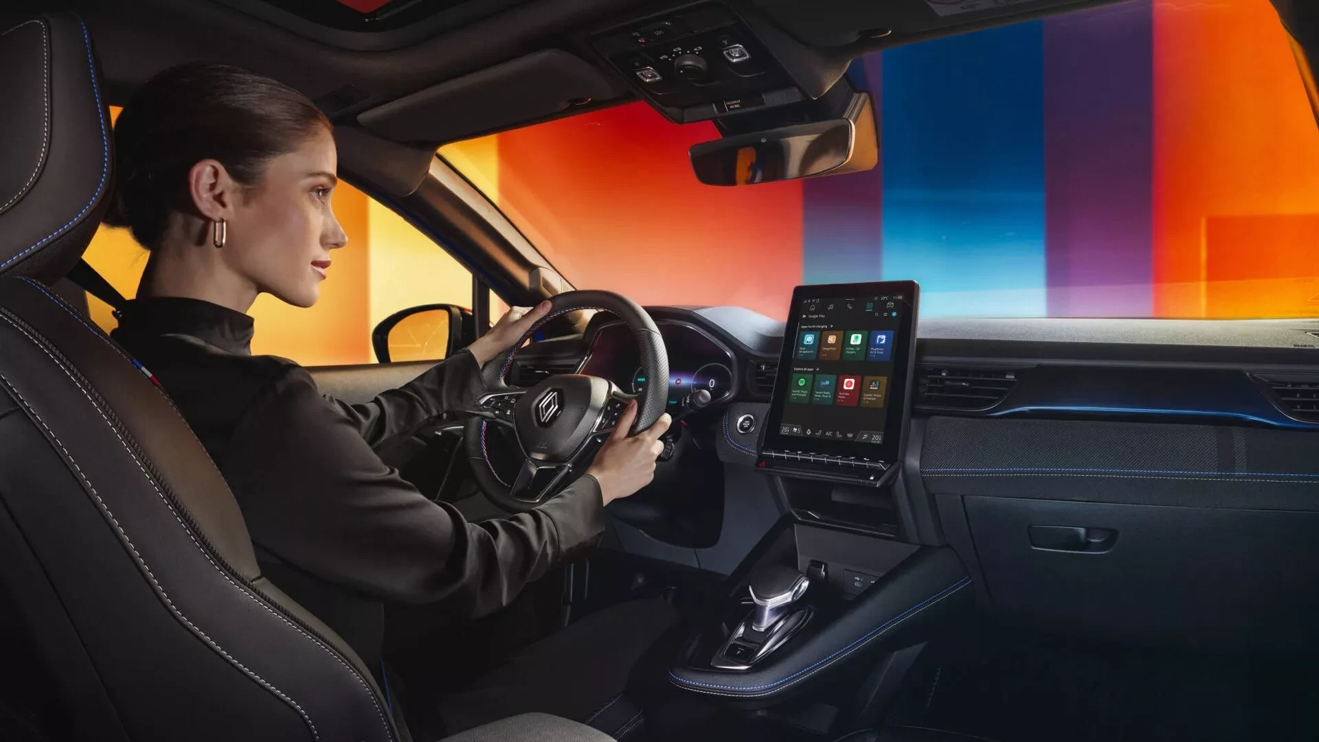 Interiér Renaultu Captur s velkým displejem Google