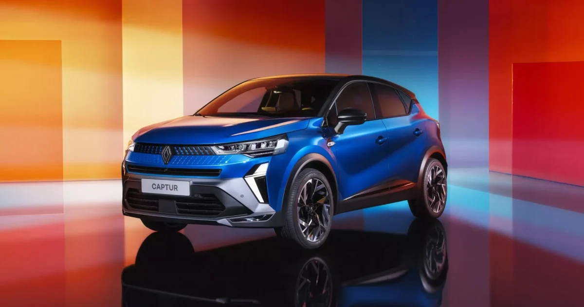 Renault Captur 2024 facelift modrý 3/4 přední pohled studio