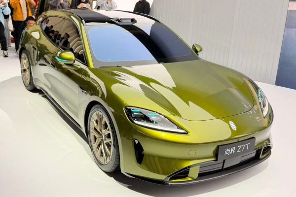 SAIC Z7 elektrický sedan exteriér 2026