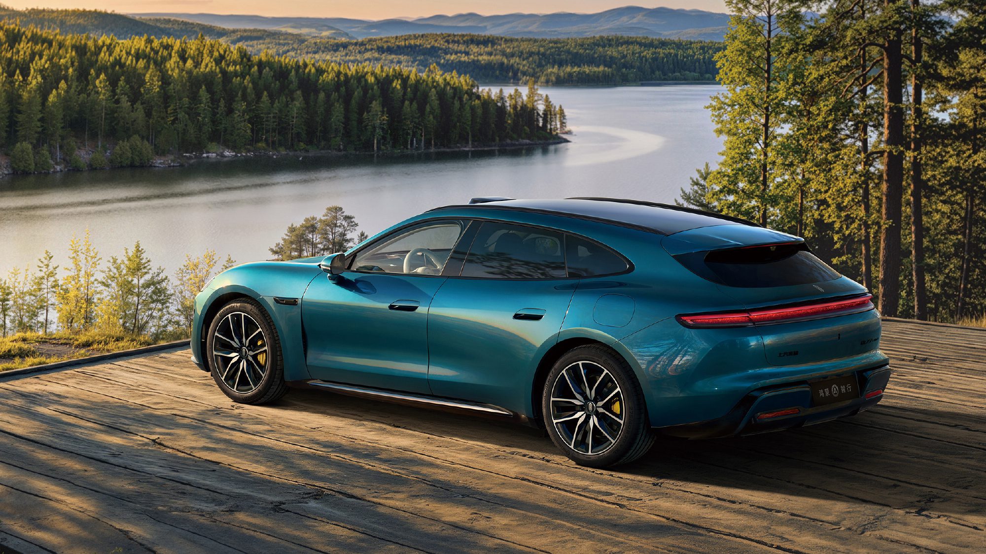 SAIC Z7 interiér s velkým displejem a digitálním kokpitem