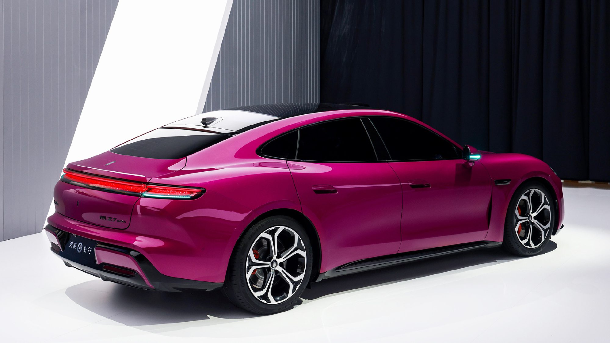 SAIC Z7 a Z7T zadní pohled 2026