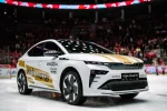 Škoda Enyaq Coupé RS s livreou Naši mistři na ledové ploše Werk Areny v Třinci