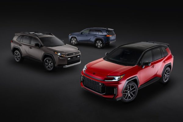 Šestá generace Toyota RAV4 v barvách studiových fotografií