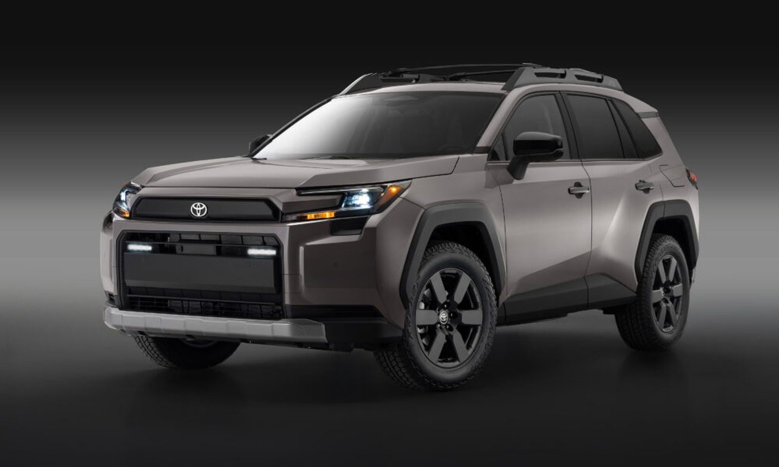 Toyota RAV4 Woodland ve stylu Urban Rock – studiový záběr
