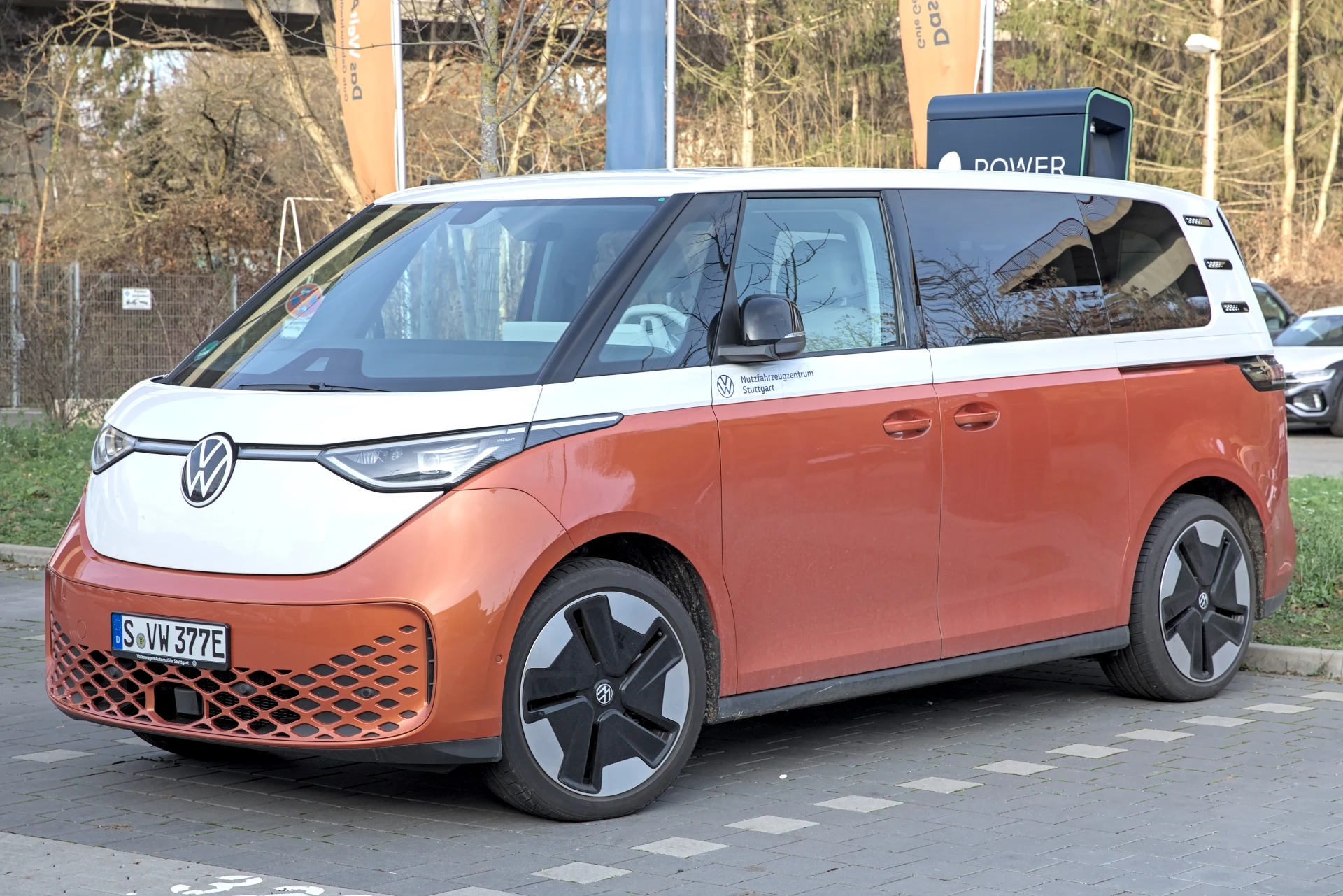Id Buzz Multivan VW ID. Buzz od 959 900 Kč: elektromobil je nyní levnější než spalovací ...