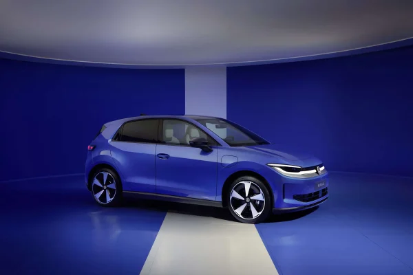 Volkswagen ID. Polo, modrý elektromobil, tisková fotografie z premiéry 2026