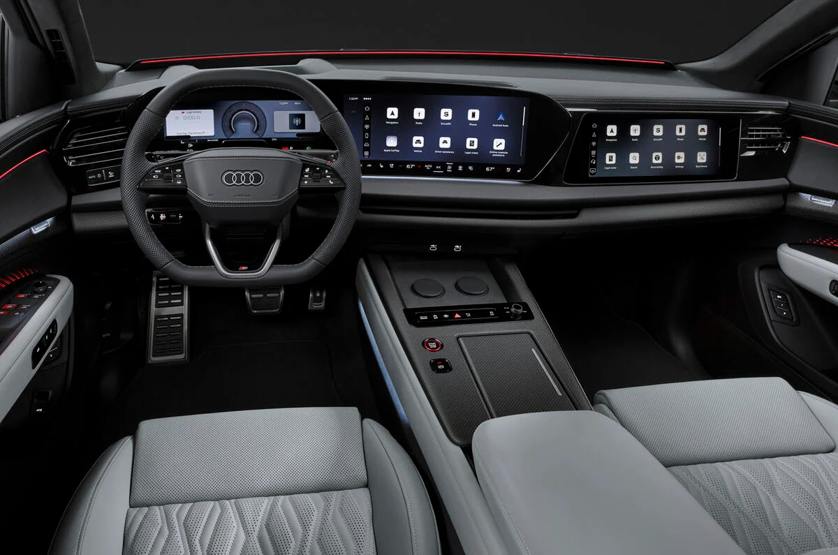 Audi Q9 oficiální foto interiéru palubní deska tři displeje S-line 2026