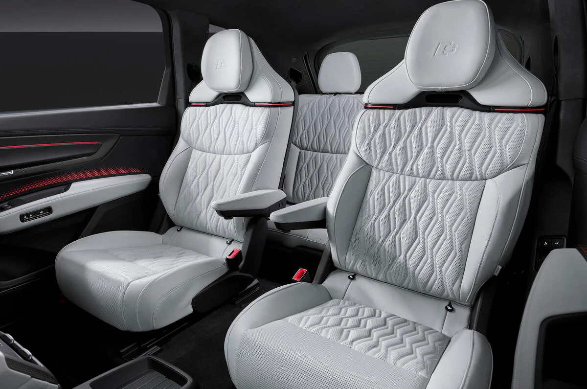 Audi Q9 oficiální foto druhá řada sedadel captain chairs nappa kůže 2026