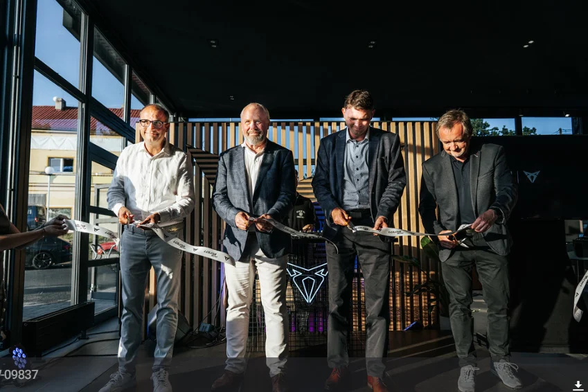 Slavnostní otevření showroomu CUPRA Garage Teplice s přestřižením pásky