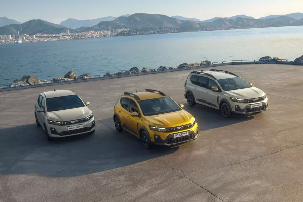 Faceliftovaná Dacia Jogger 2026 — nový pixelový grill ve stylu Bigsteru.