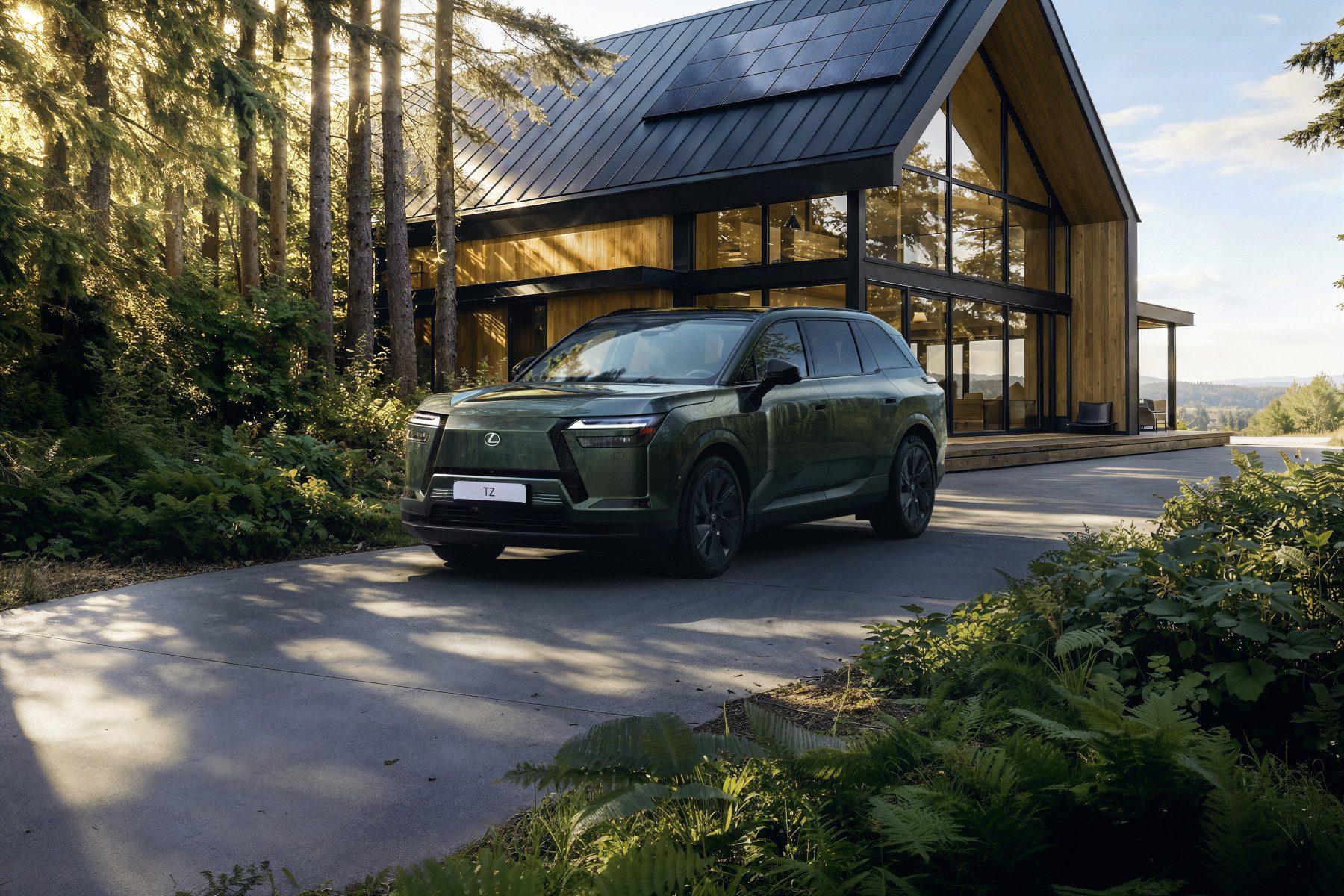 Lexus TZ zepředu před moderním domem se solárními panely
