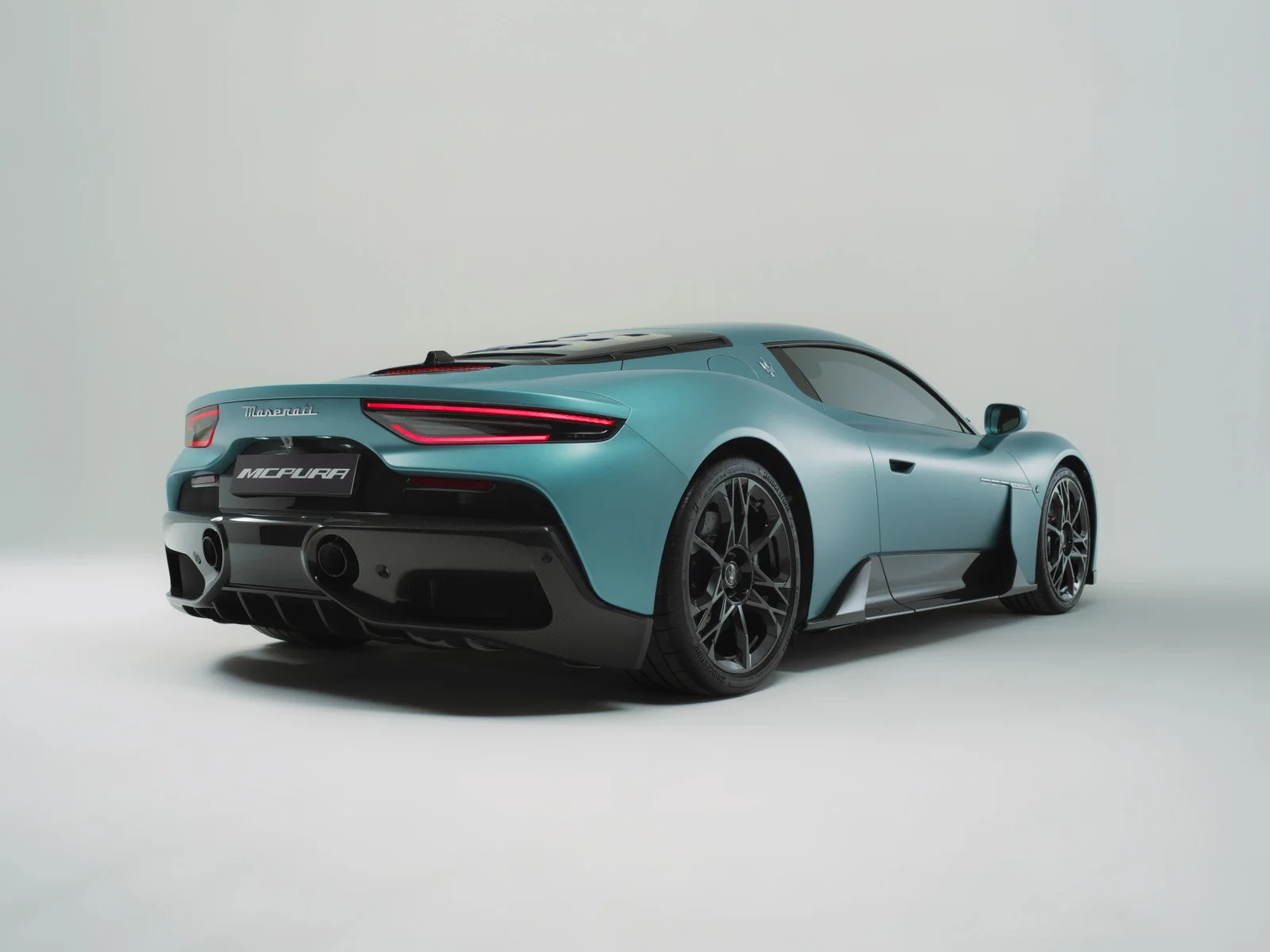 Maserati MCPURA pohled zezadu