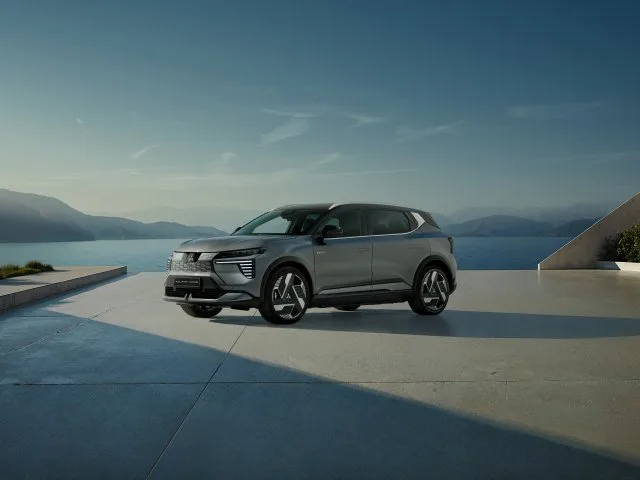 Mitsubishi Eclipse Cross BEV 2026, přední tříčtvrteční pohled