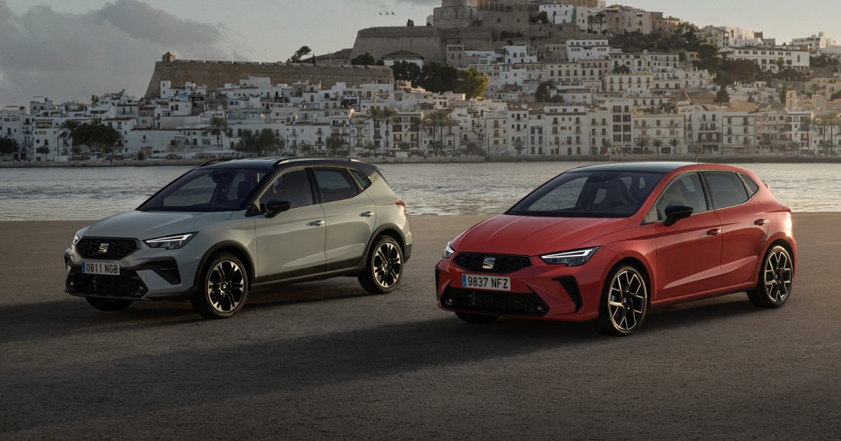SEAT Ibiza a SEAT Arona stojí vedle sebe - tři poslední benzínové modely tvoří současné portfolio značky