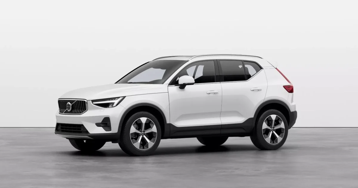 Volvo XC40 z předního třičtvrtečního pohledu, kompaktní prémiové SUV