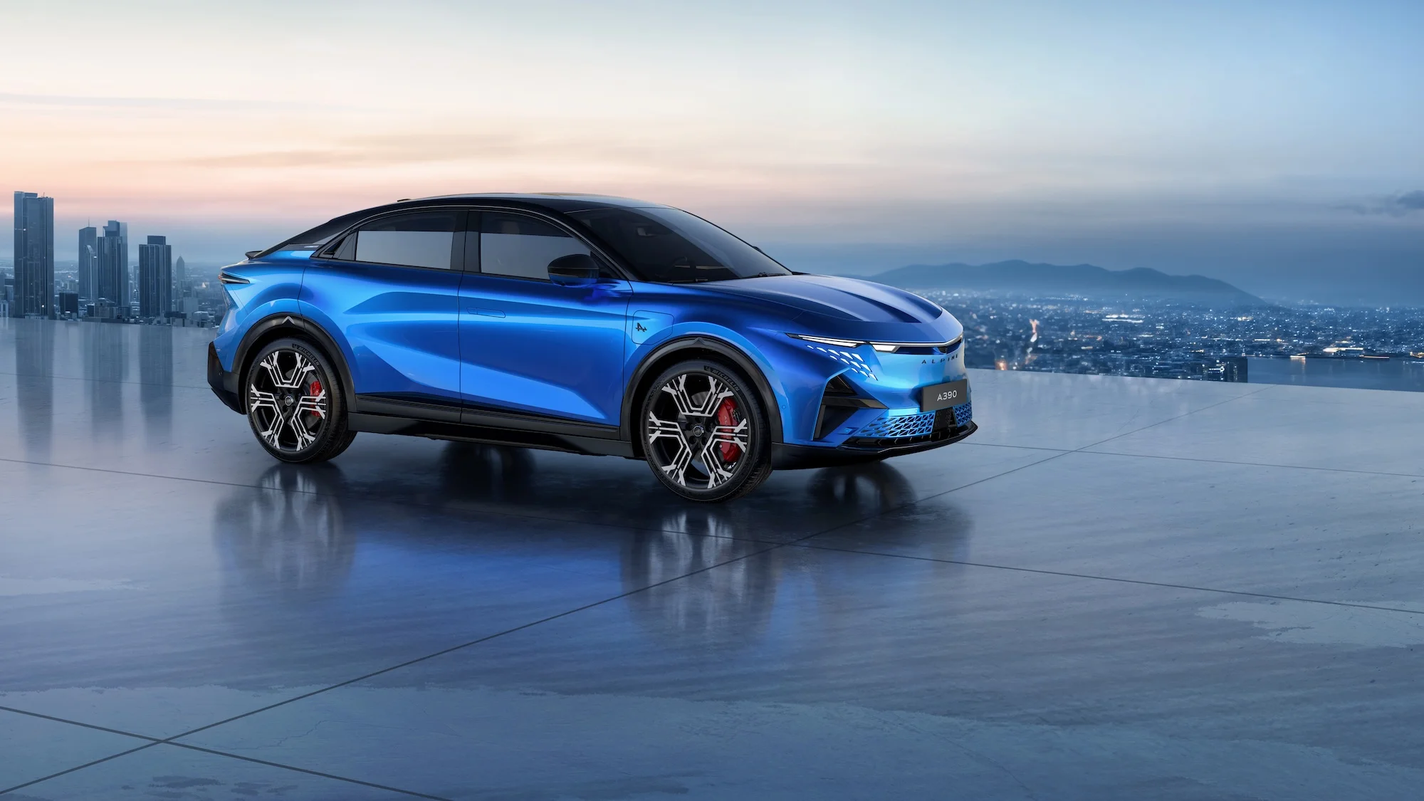 Alpine A390 z boku - profil sportovního fastbacku